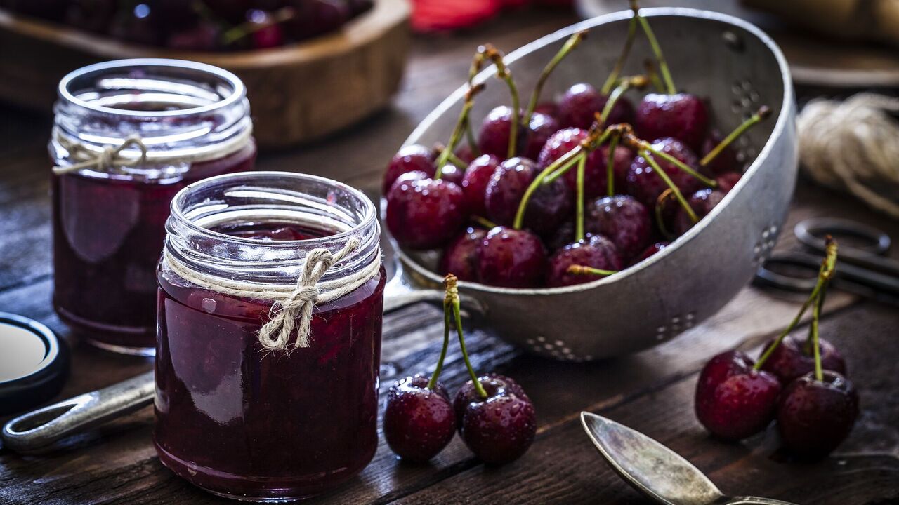 How to make delicious cherry jam