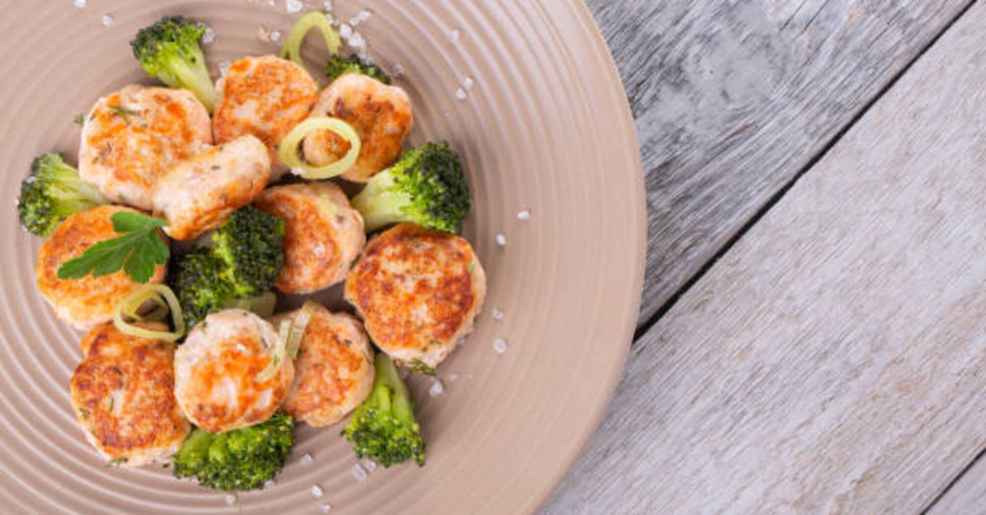Fish balls without frying or baking: how to prepare a dietary dish