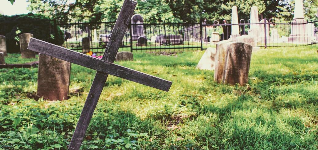Фото зі смертю: які наслідки можуть бути, якщо знімати цвинтар і похорон