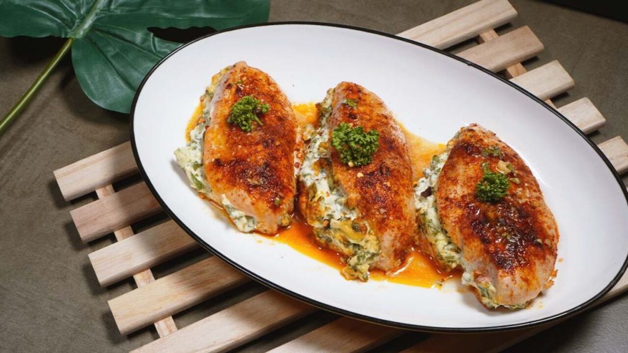 The meat will be juicy: how to cook chicken fillet for dinner