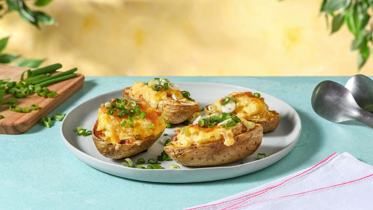 Not just boiled: what to bake new potatoes with in the oven