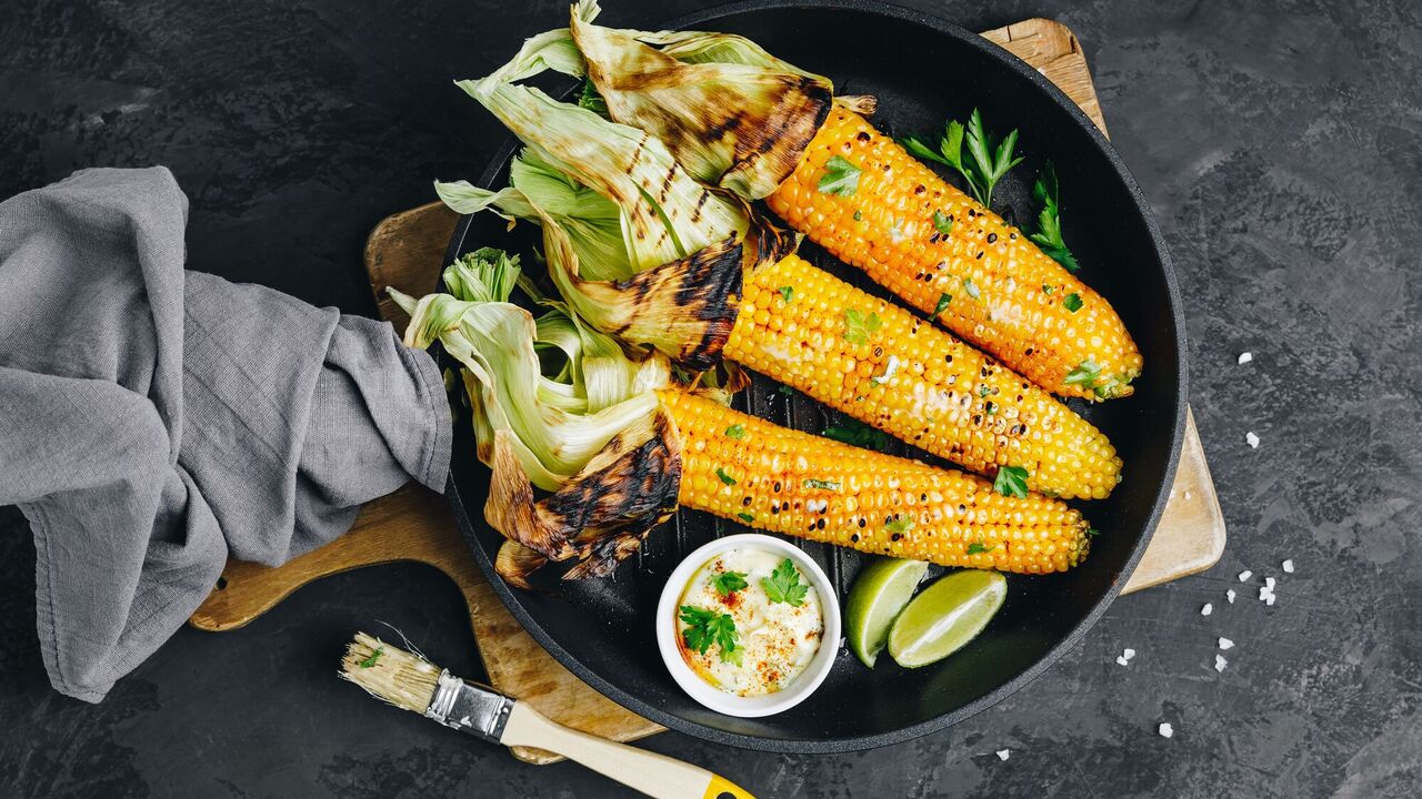 How to cook corn deliciously at home