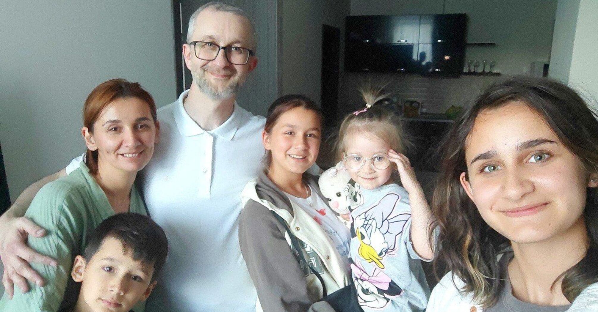 Released from Russian captivity Nariman Dzhelialov meets with his family. Touching photos
