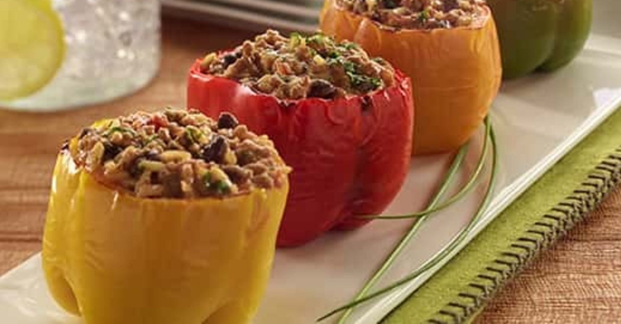 What to stuff bell peppers with to make them delicious: the perfect dish for a hearty lunch