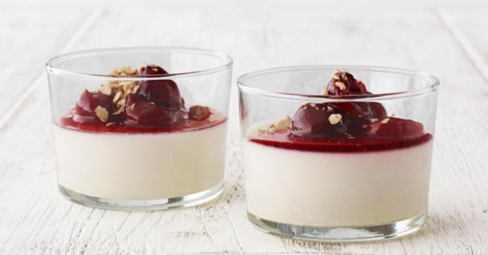 Seasonal jelly dessert with cherries: no baking required