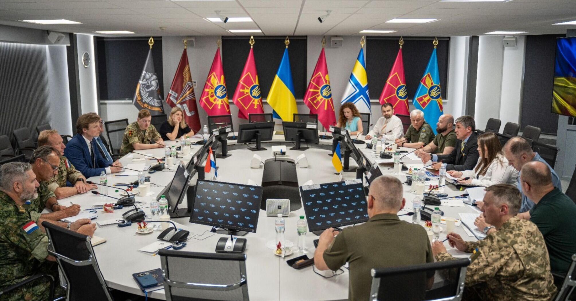 Negocjacje między przedstawicielami ministerstw obrony obu krajów