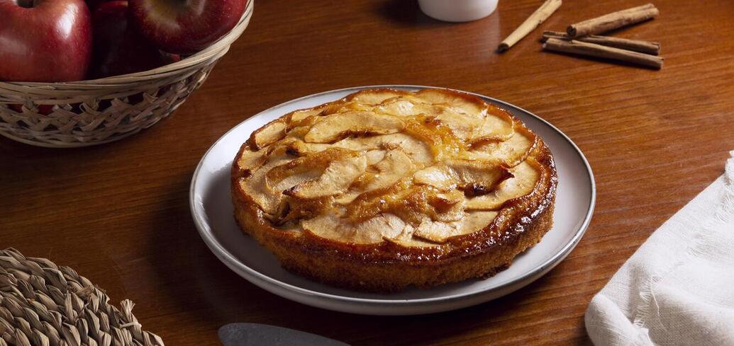 Delicious and simple tart with pear and cheese: how to make puff pastry