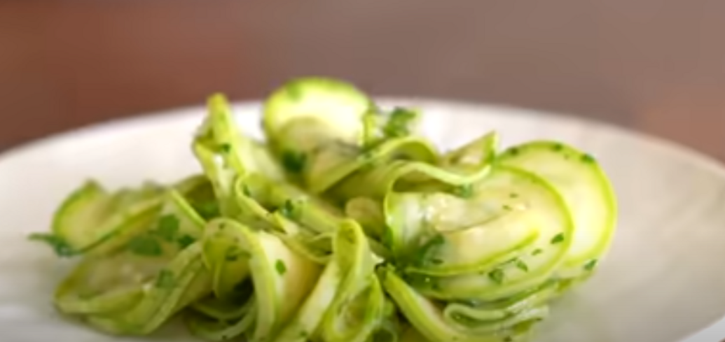 Pickled zucchini with chili peppers: great for barbecue