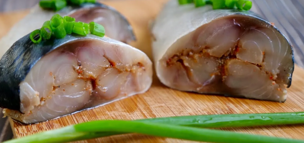 How to marinate mackerel deliciously at home: very quick to prepare