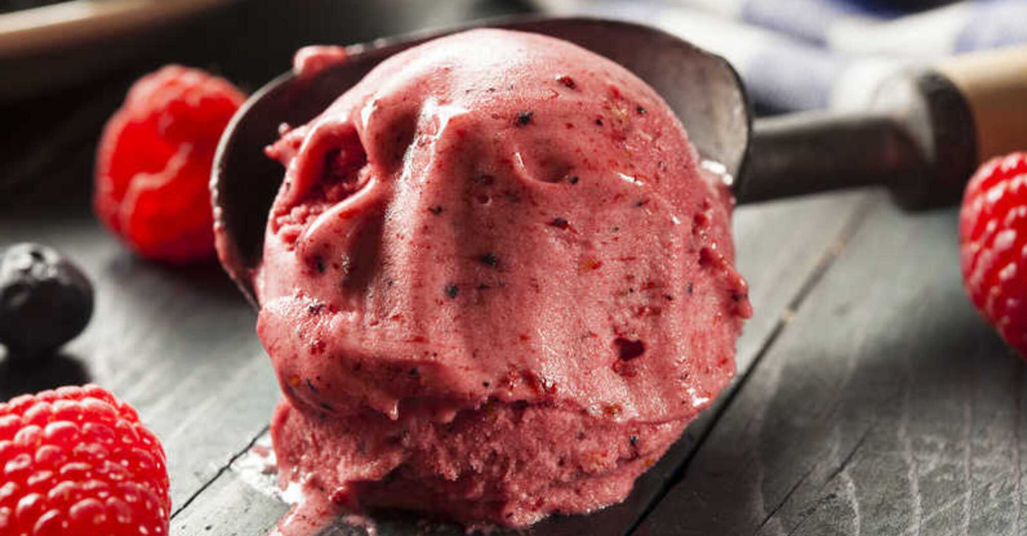 Cool strawberry banana sorbet instead of ice cream: how to make