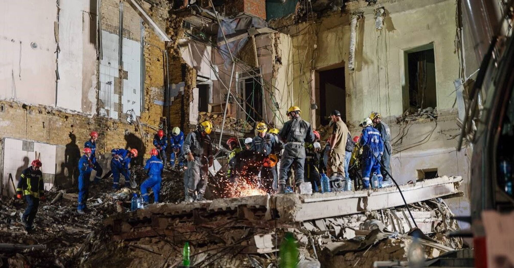 Bodies of a boy and three women found under the rubble: the number of victims after Kyiv shelling increased. Photo and video