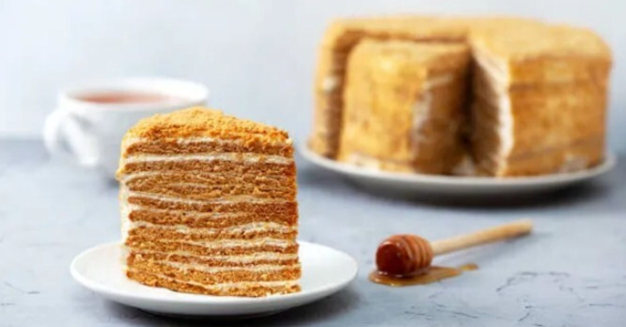 Classic honey cake with sour cream: how to make your favorite dessert