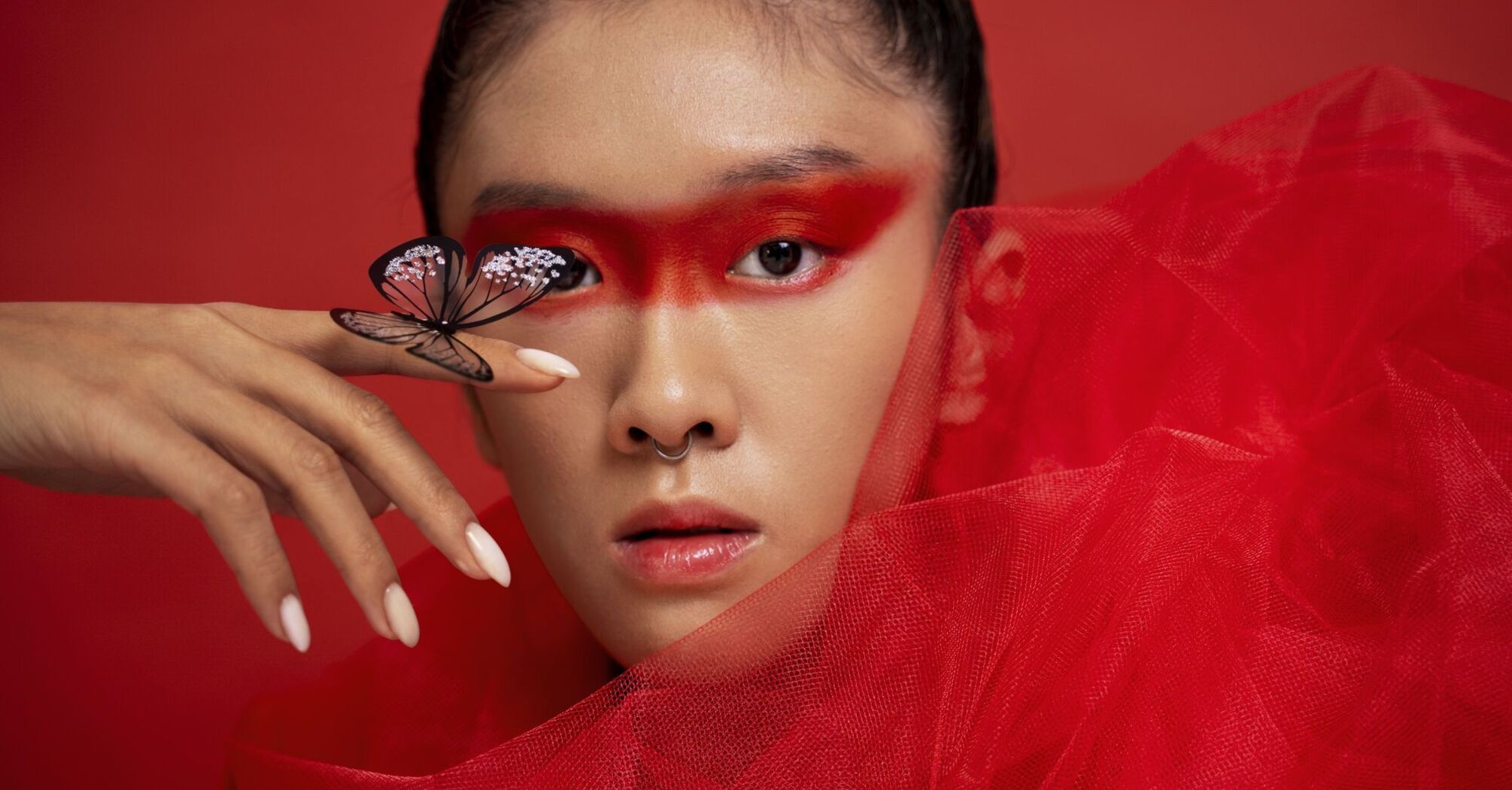 Butterfly eyeliner: how to create a look as if from a beauty salon