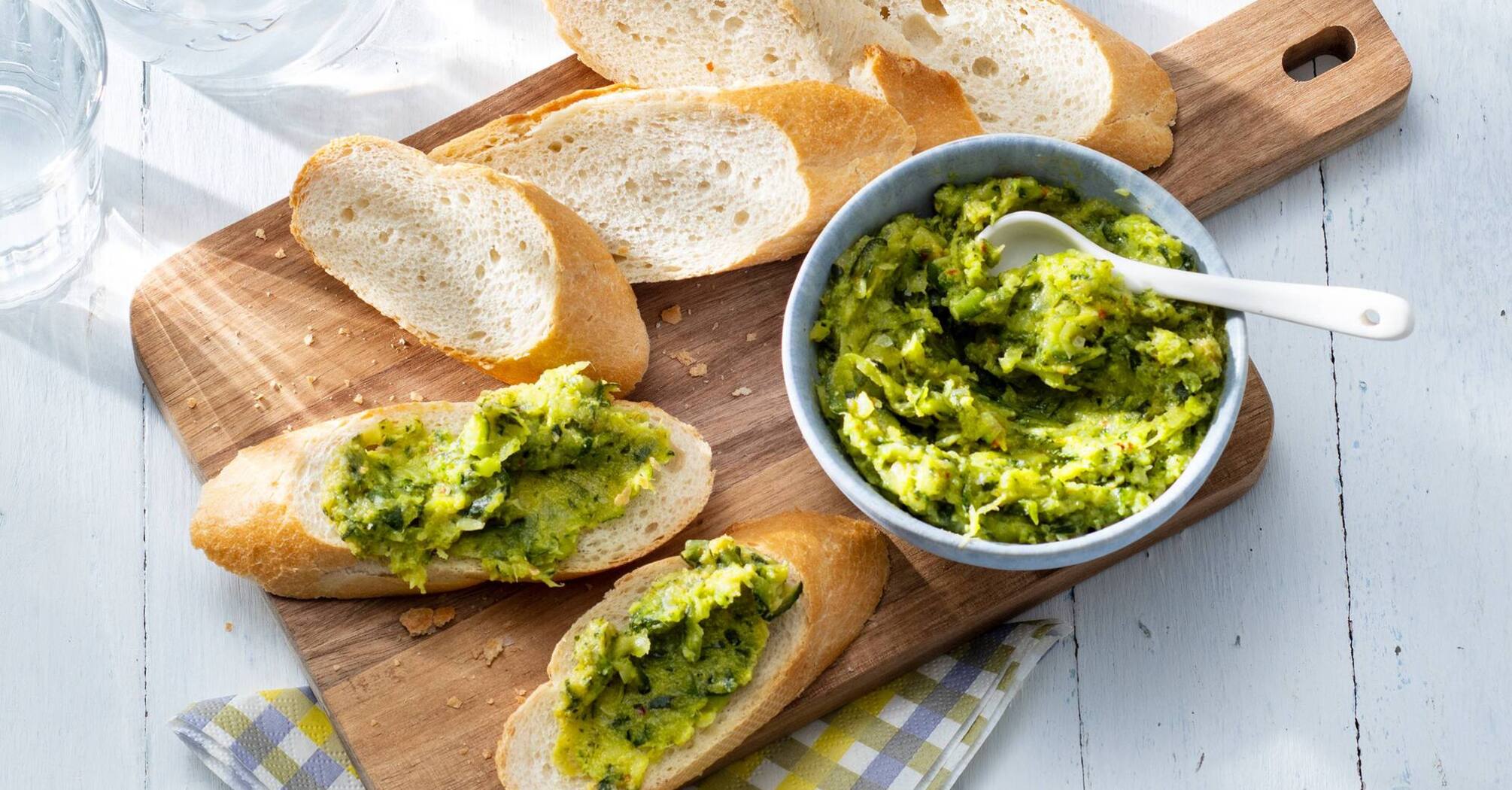 Zucchini spread with melted cheese: a recipe for a very tasty and budget-friendly appetizer