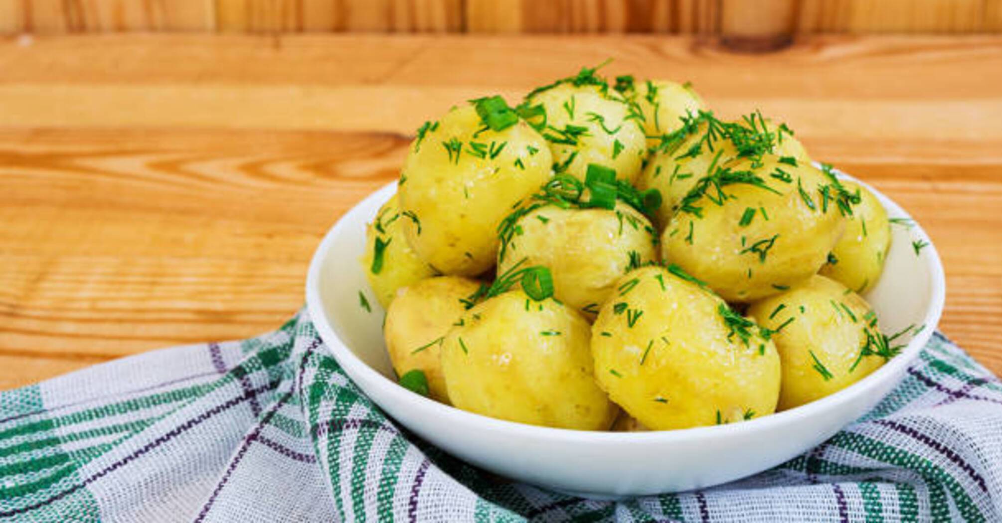 How to cook young potatoes in an unusual way: boiled and fried at the same time