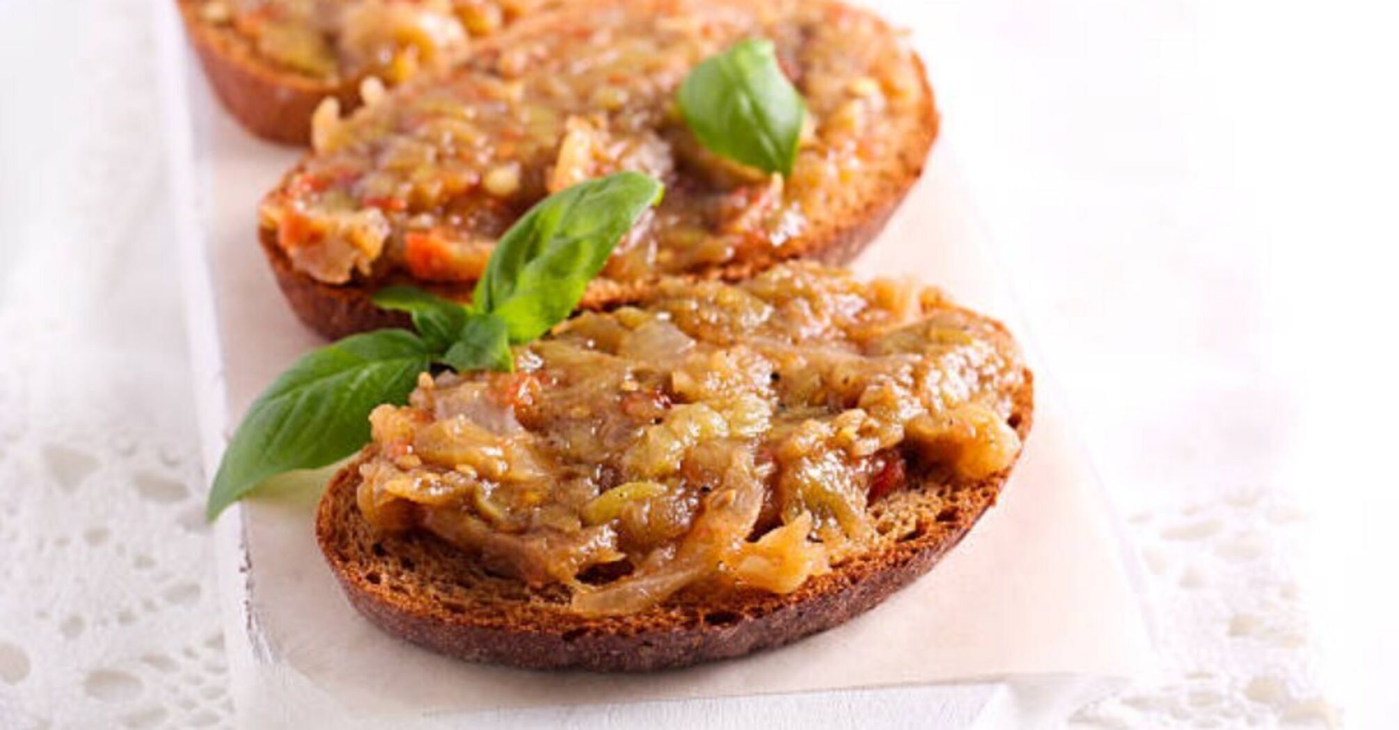 Eggplant caviar in a frying pan: an authentic recipe for delicious appetizer