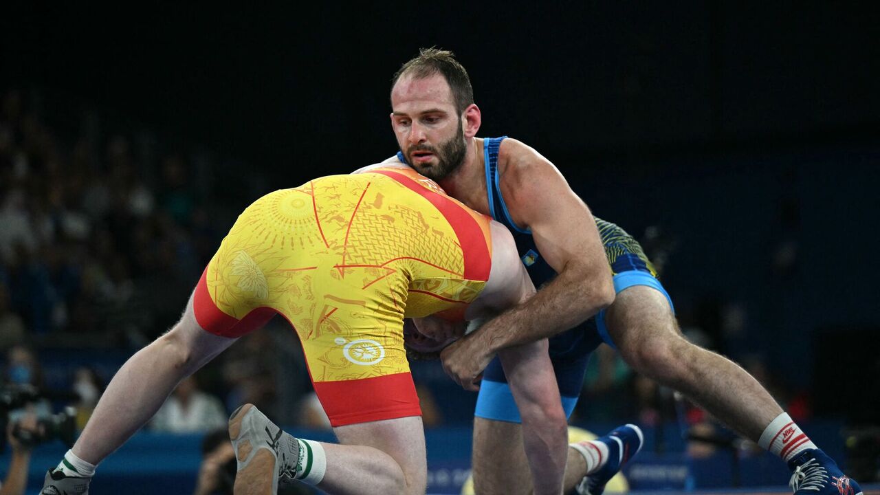 Ukrainian wrestler to compete for Olympic bronze medal after tense fight. Video