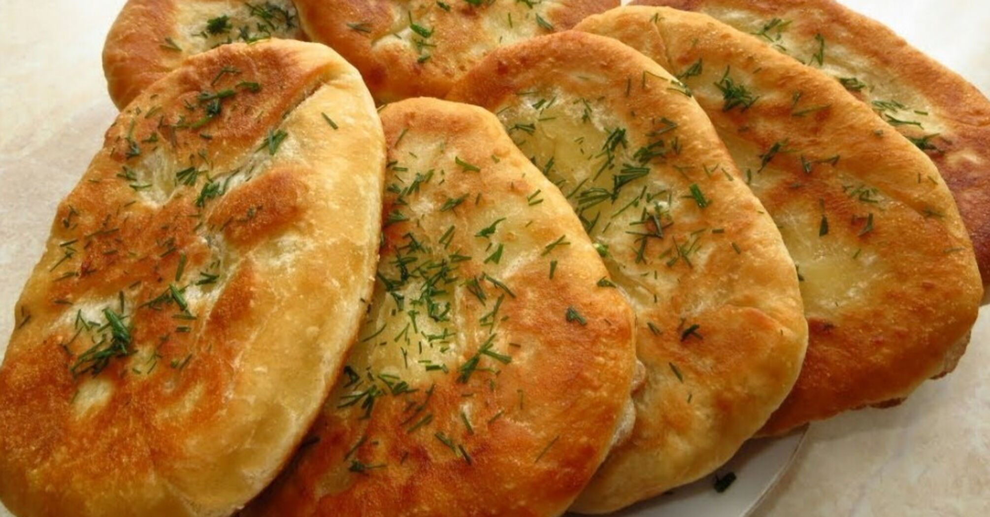 Lazy cabbage pies without dough: can be prepared in the oven or in a pan