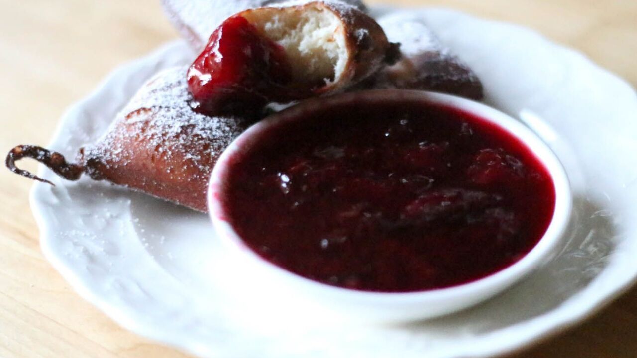 The most delicious plum jam with chocolate: how to make a dessert for the winter