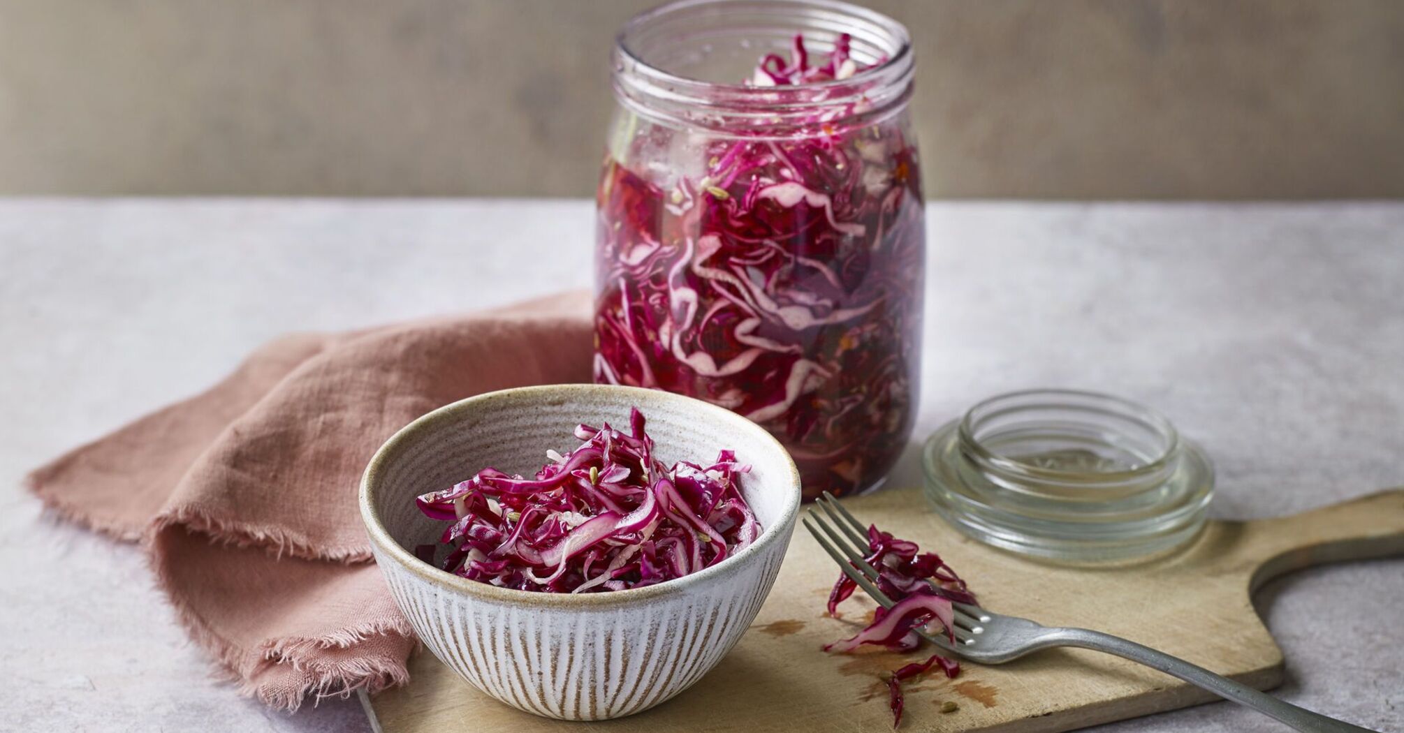 Easy recipe for pickled cabbage with beets