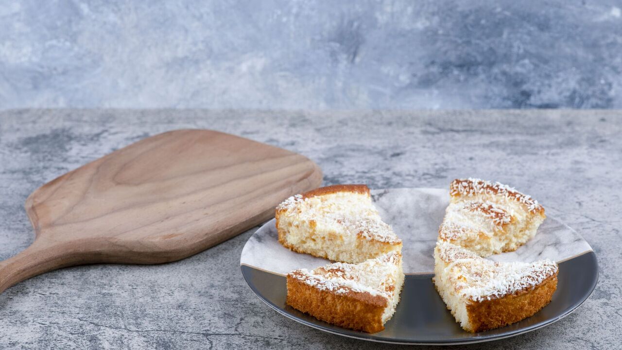 Royal cheesecake, or how to surprise the whole family with a simple dish: the secret is in the filling