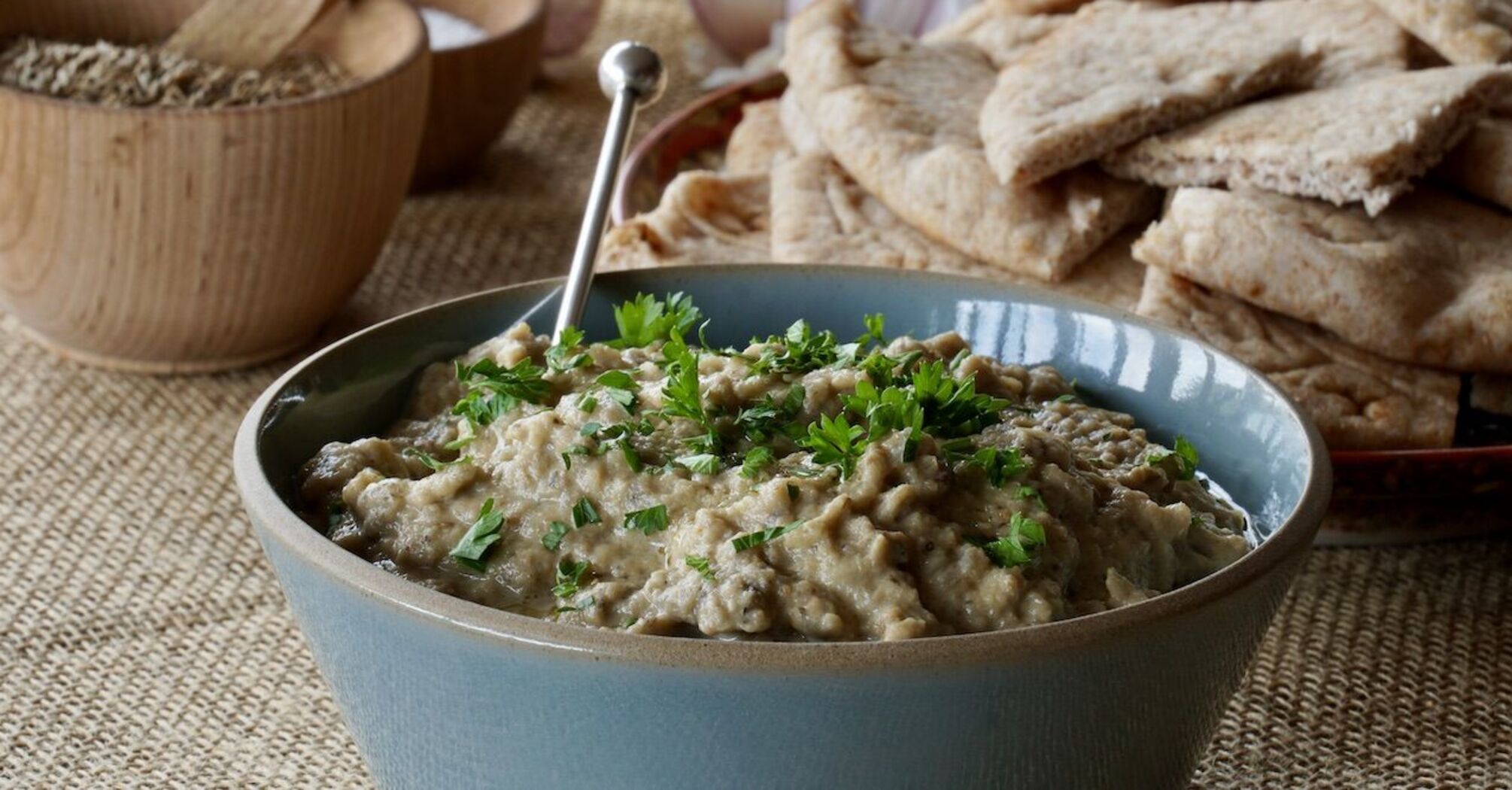 Basic baked eggplant spread: how to make a summer appetizer