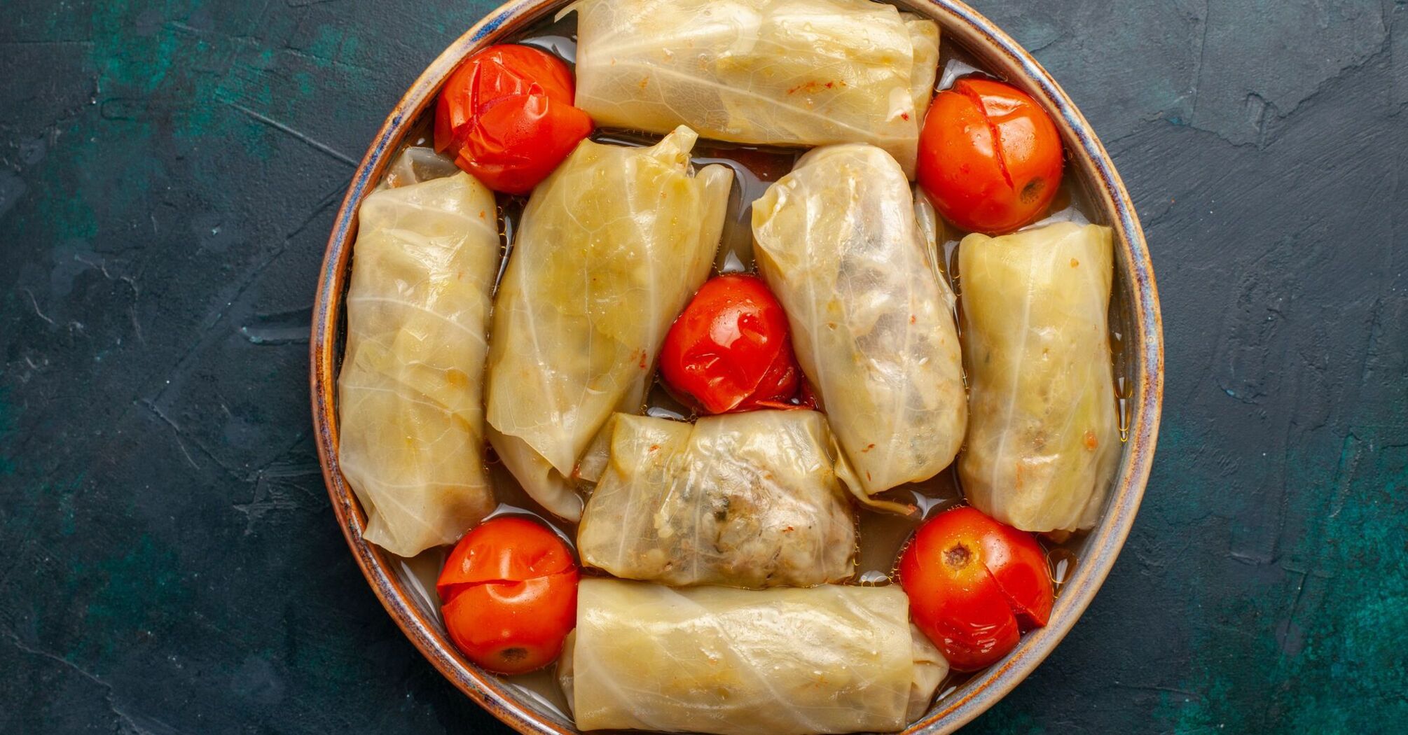 How to wrap stuffed cabbage rolls so that they don't fall apart: we show you how. Recipe.