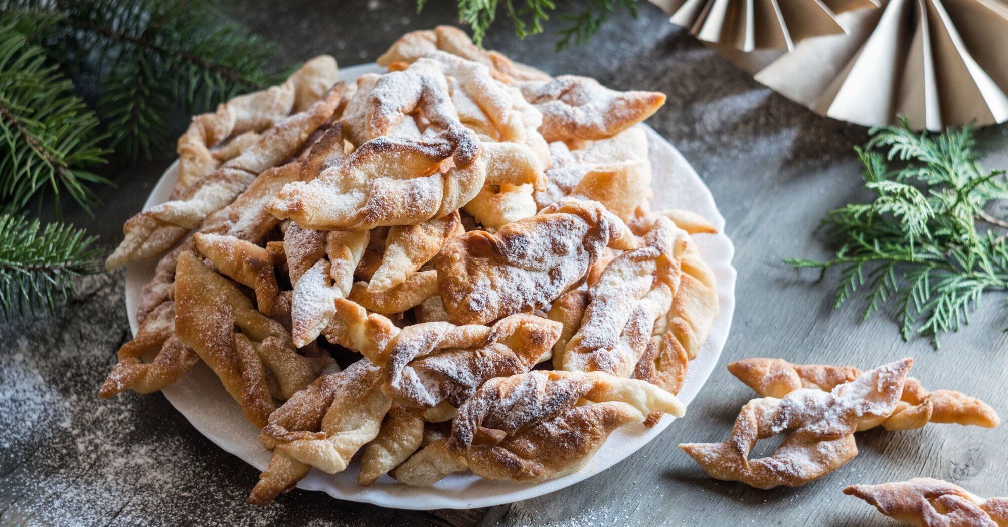 Crispy brushwood for tea: made without sugar, eggs, milk and yogurt