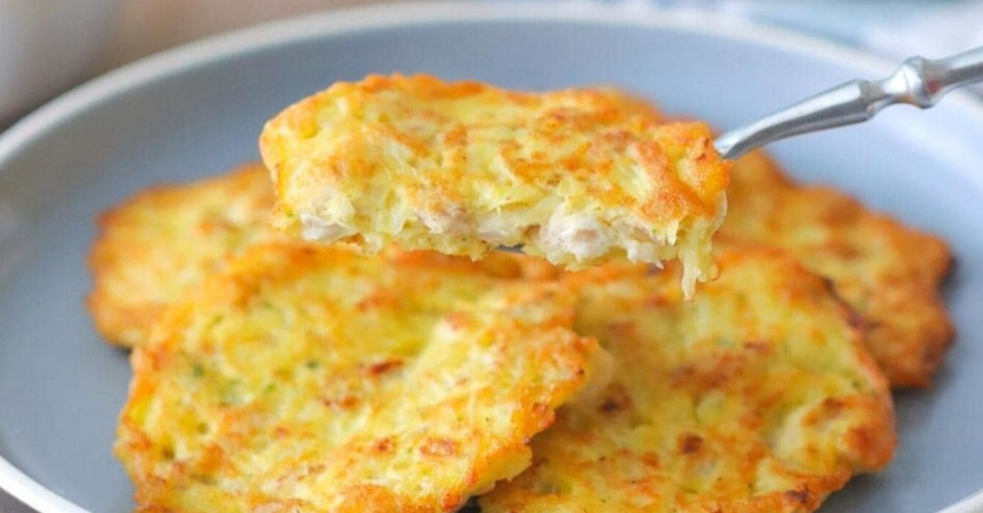 Fluffy potato pancakes that do not darken: what ingredient to add to the dough