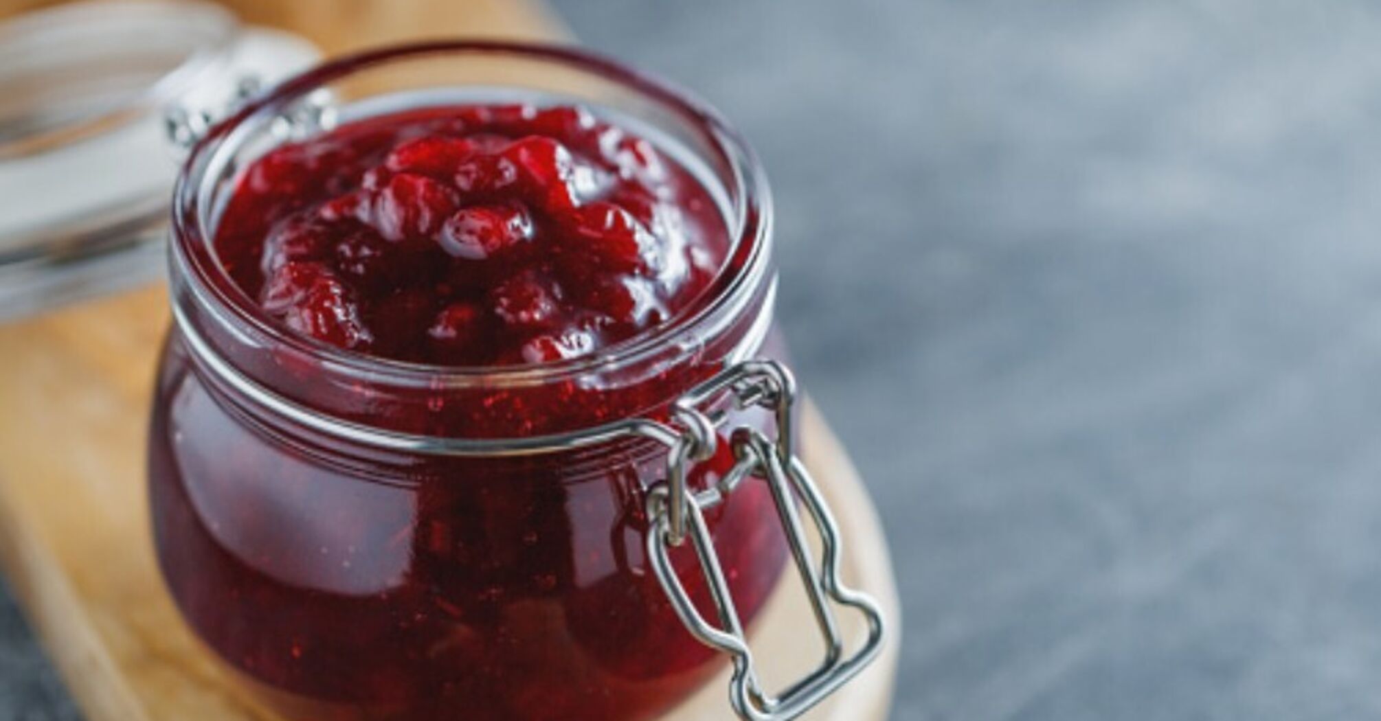 What to add to lingonberry jam to make it not sour: just one ingredient