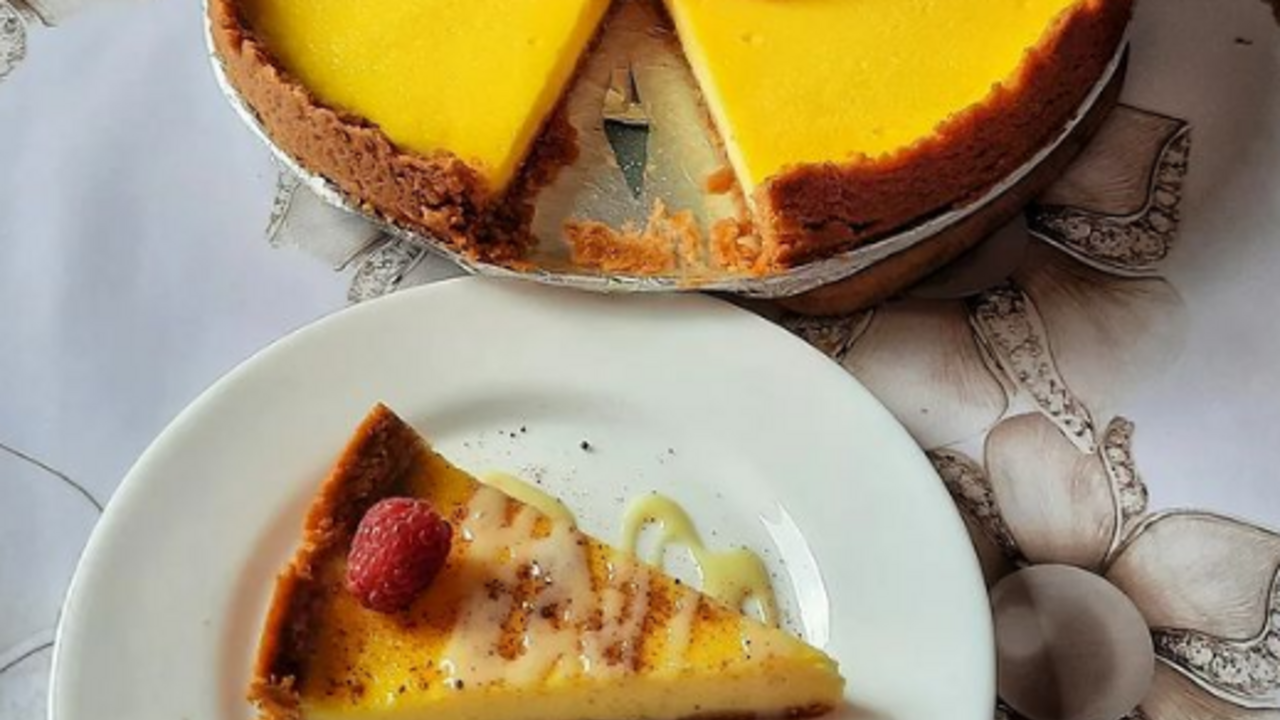 The simplest recipe for sour cream cake: just add cookies
