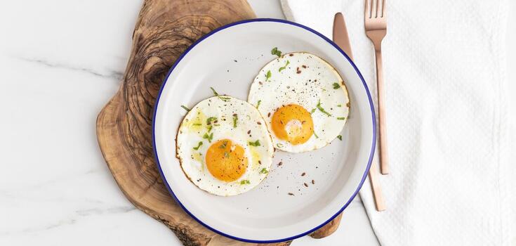 How to fry perfect eggs without even flipping them: the perfect method