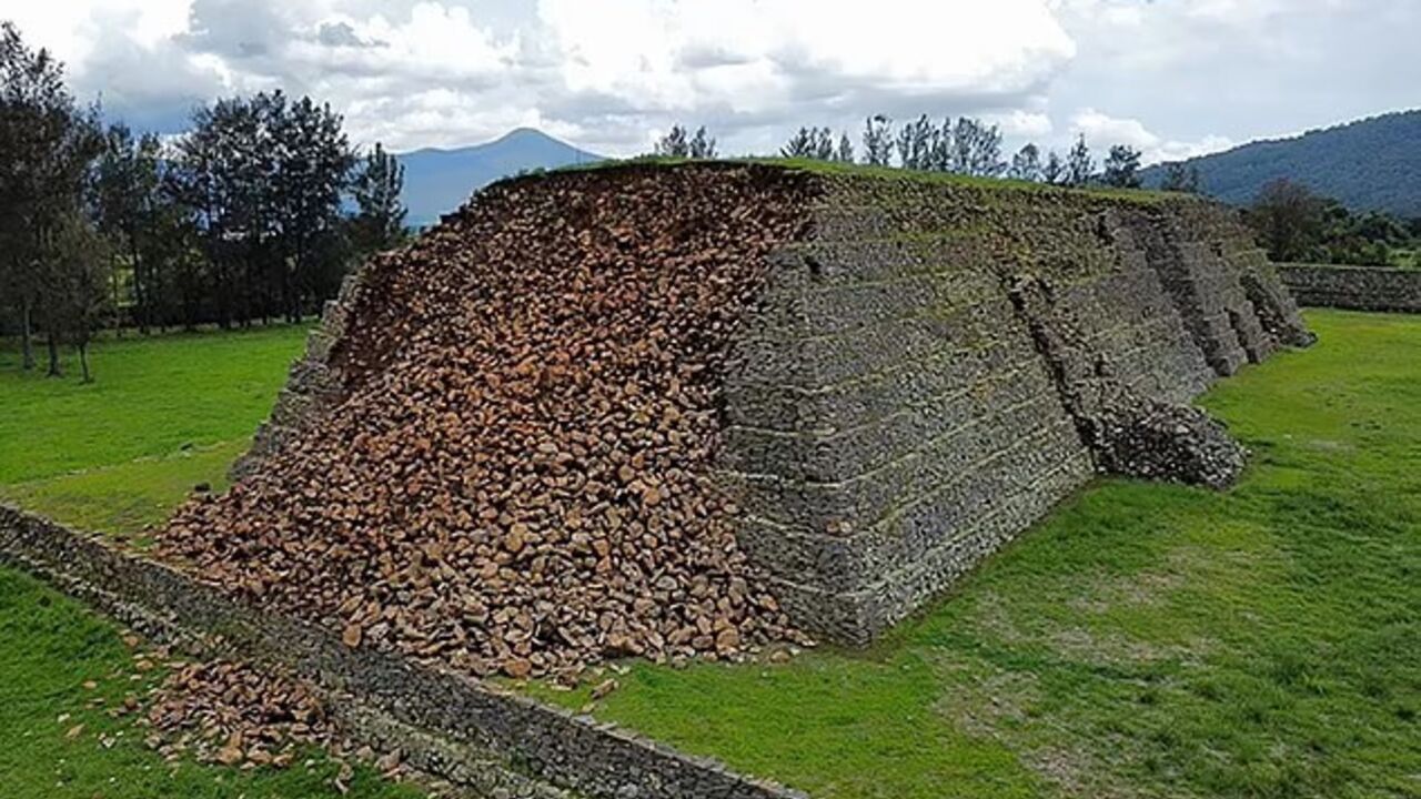 A 1000-year-old pyramid collapsed in Mexico: a local tribe saw it as a bad omen