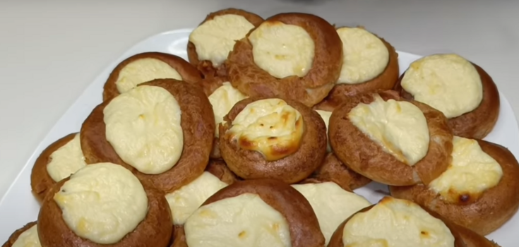 Lazy cheesecakes without rolling out the dough: bagels will be needed