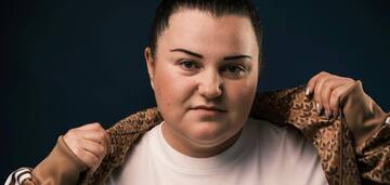 A Ukrainian played a strange joke at a concert of alyona alyona in the Netherlands – he donated fake hryvnias to the Armed Forces