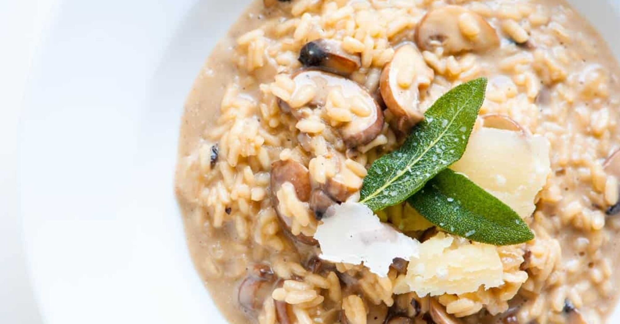 Risotto with mushrooms for a hearty lunch: how to achieve the perfect consistency