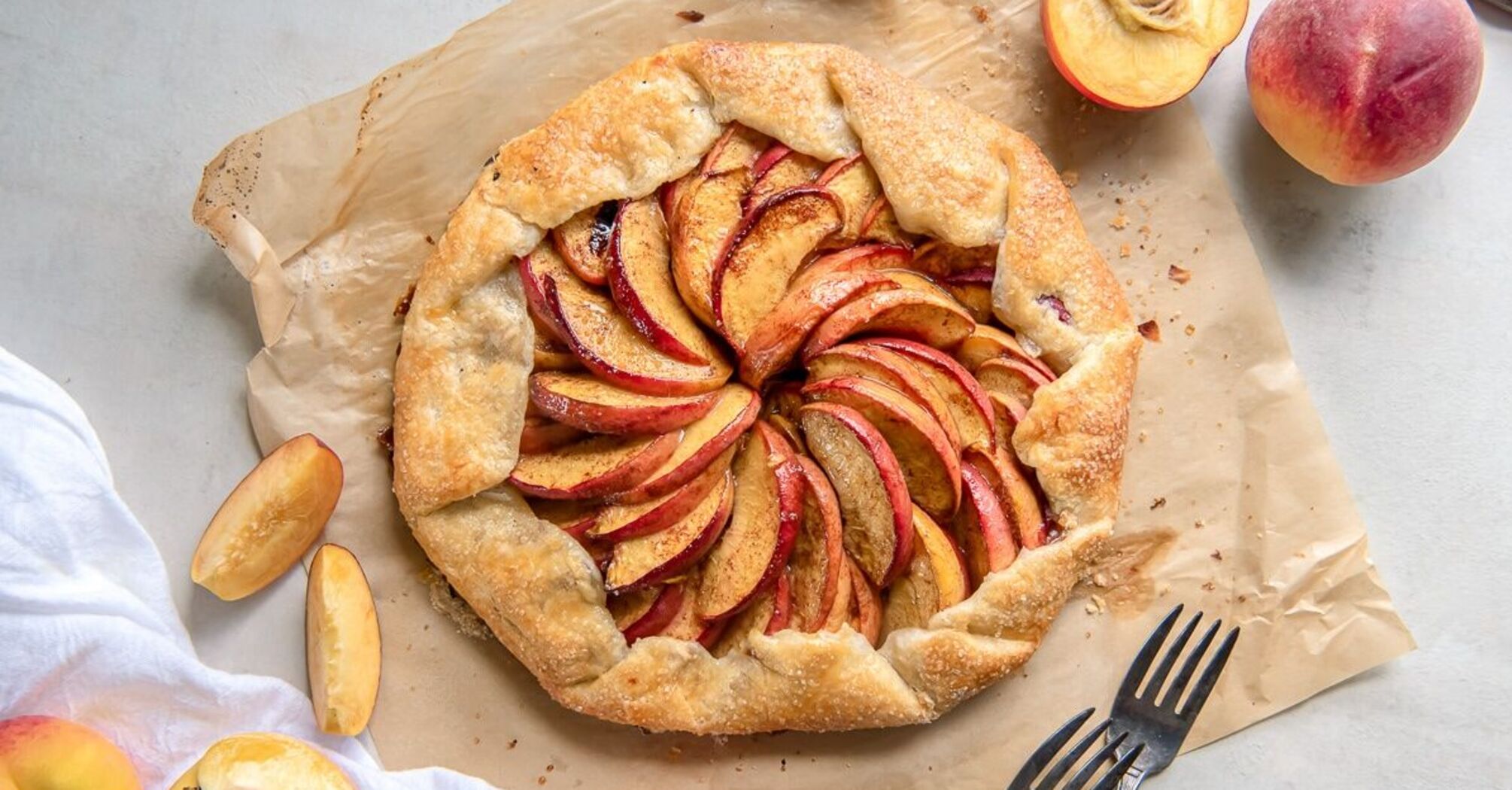 Incredible peach galette: the easiest dough recipe