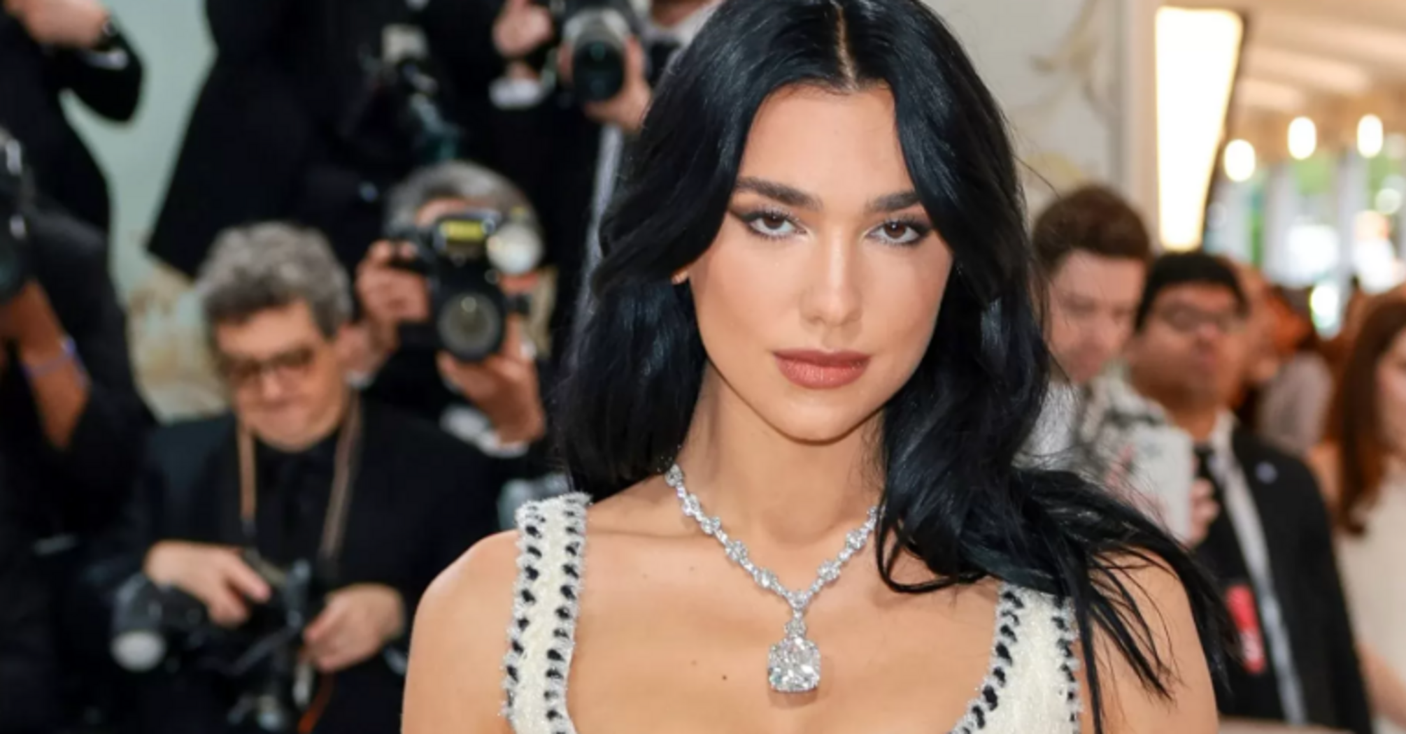 Dua Lipa showed hot summer looks in miniature bikinis. Photo
