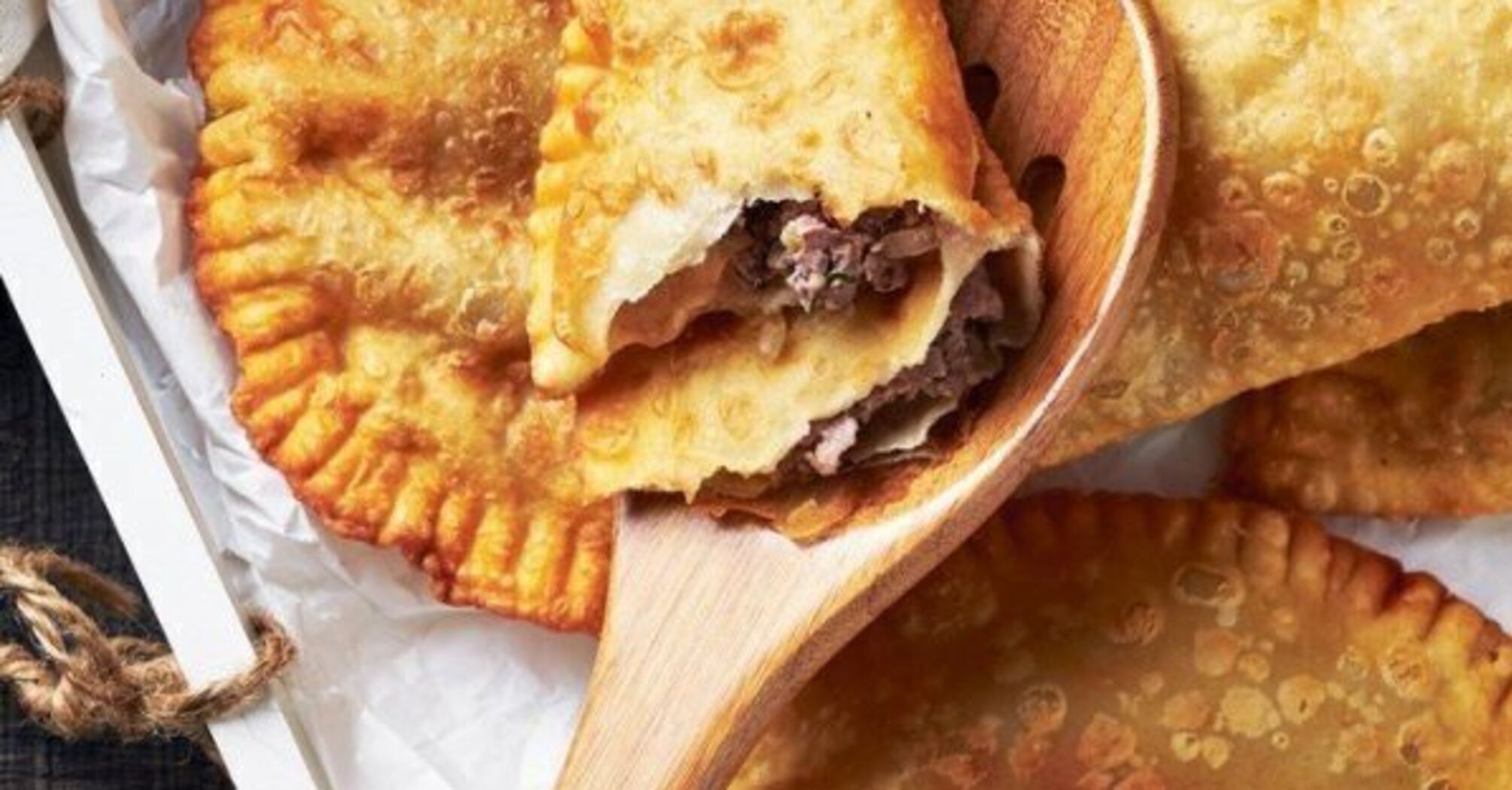 Crispy on the outside and juicy on the inside: what dough to make the perfect chebureks from