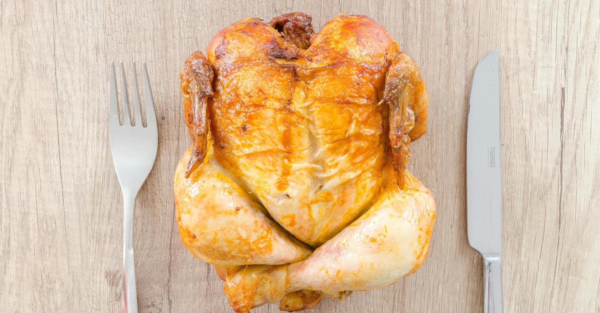 How to easily check if the chicken is cooked and not raw inside: a quick trick