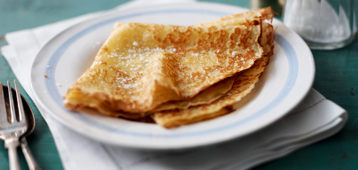 How to make thin pancakes with holes: recipe for water and eggless batter