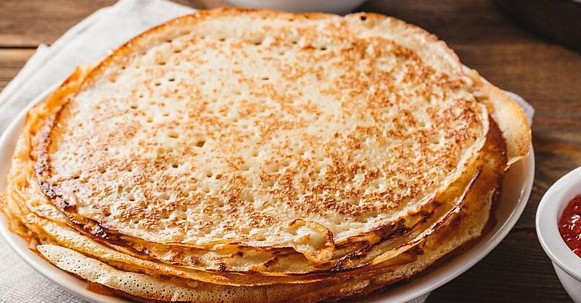 Thin lace pancakes with holes: what to add to the dough