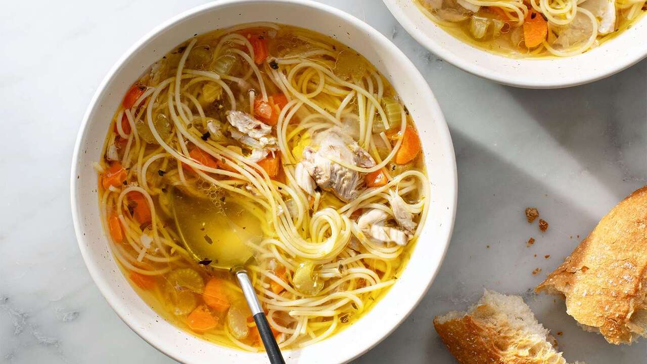 How to prepare diet but rich chicken soup for lunch: everyone will like it