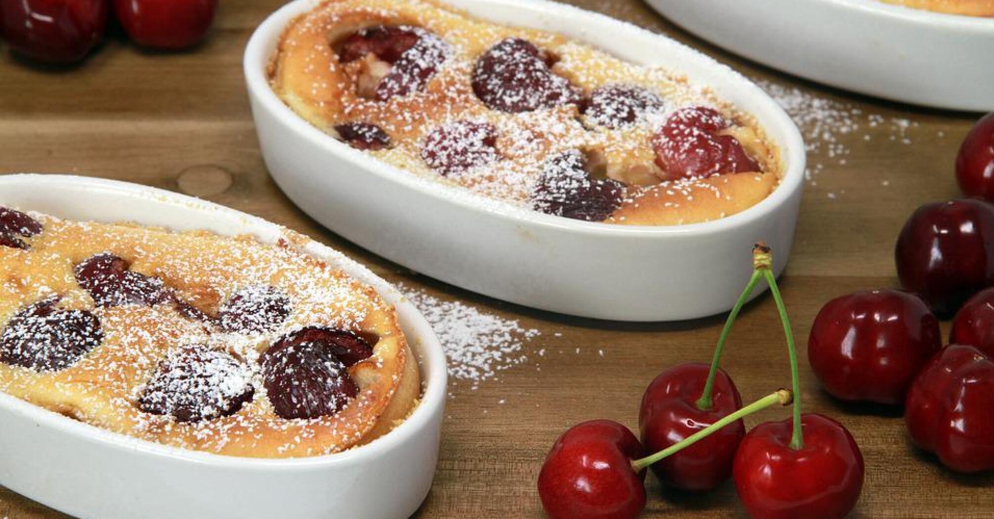 How to prepare moist semolina cake with cherries: the easiest pastry for tea