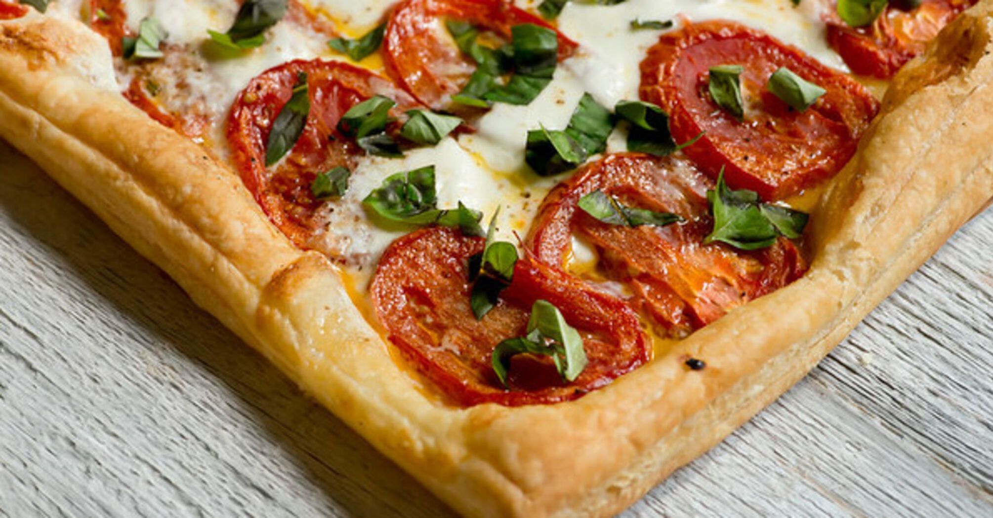 What to make pizza base with to avoid kneading: a lazy option