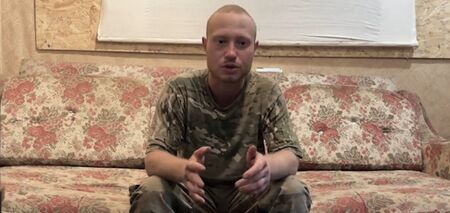 "Stabilna praca": Rosyjski więzień potwierdza, że nie wie, o co walczy. Wideo