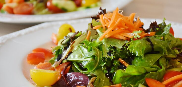 Healthy salad dressing: just 4 simple ingredients to mix together