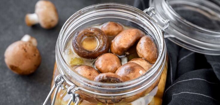 Pickled mushrooms with garlic for winter in 10 minutes: a successful recipe