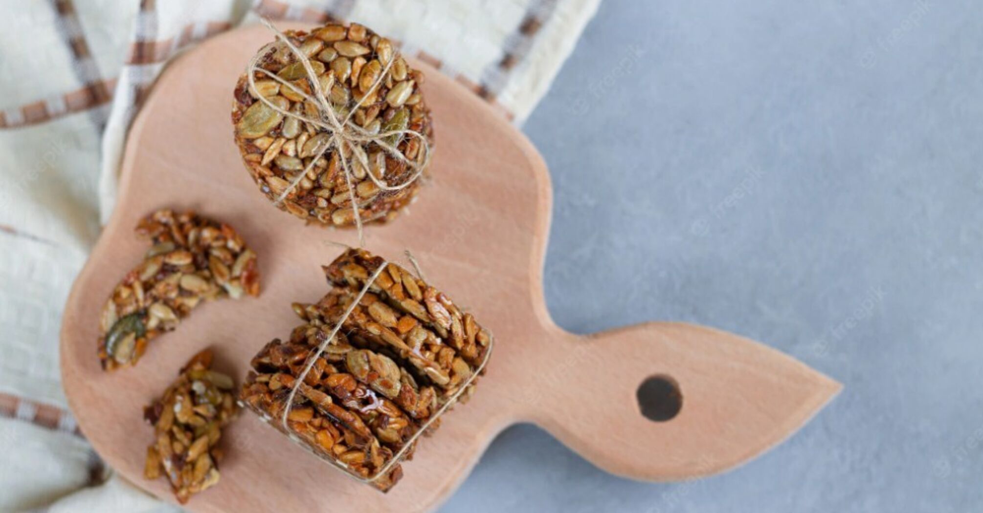 How to cook pumpkin seeds with honey: recipe for a delicious and healthy dessert