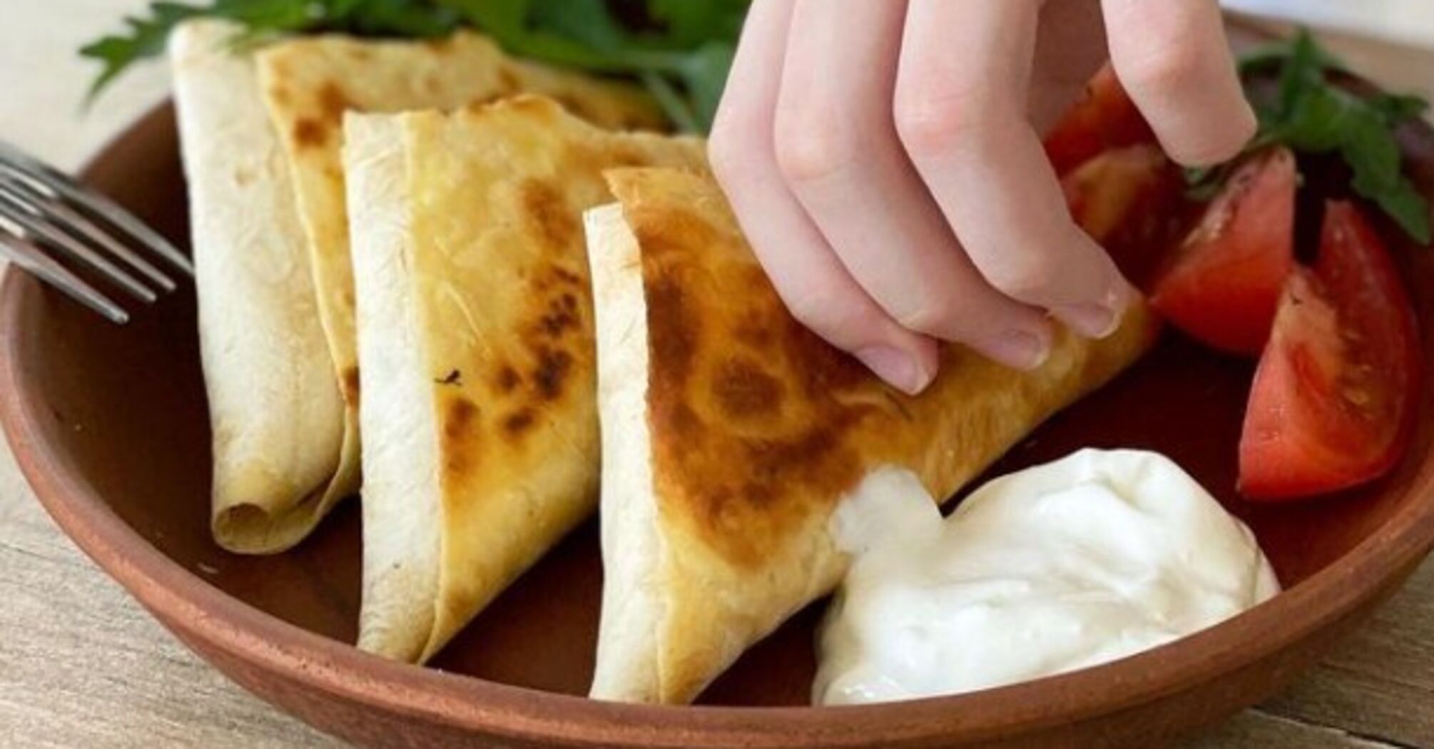 Juicy pita bread triangles: top 5 fillings for every taste